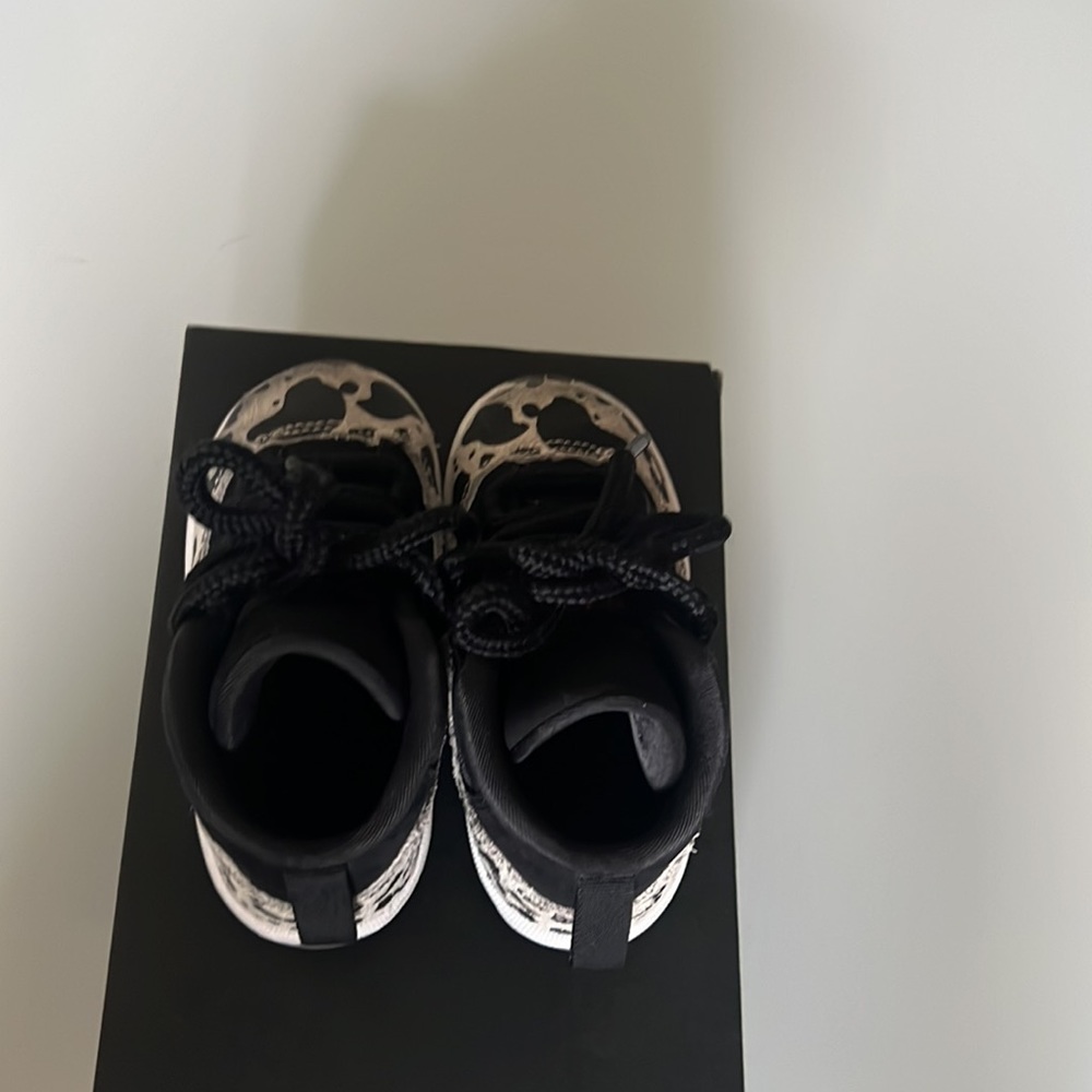 JORDAN 11 RETRO - 6C TODDLER BLACK / GYM RED / SAIL WHITE - Picture 9 of 11